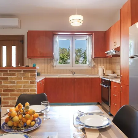 Feriehus K & M Retreat - Detatched, 2 Bedroom, 3 Ac, Stunning Hill Views