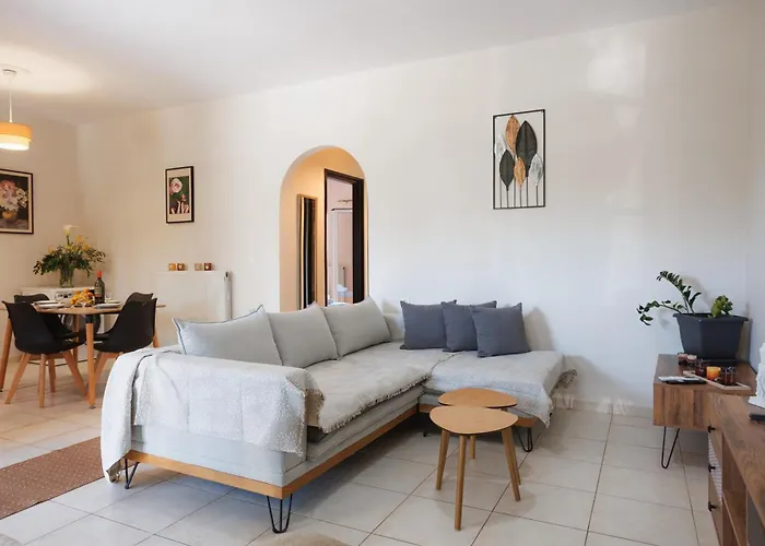 K & M Retreat - Detatched, 2 Bedroom, 3 Ac, Stunning Hill Views Holiday home *