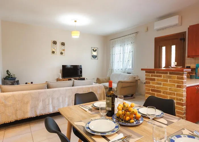 Holiday home K & M Retreat - Detatched, 2 Bedroom, 3 Ac, Stunning Hill Views *